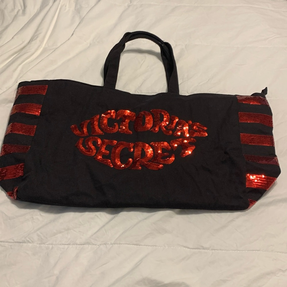 Very beautiful Victoria’s Secret tote bag, not sure my daughter ever used it.